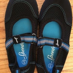 Kids Speedo water shoes (like brand new!)